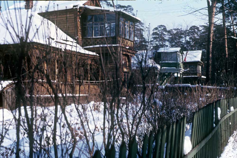 Деревенские дома, место неизвестно.